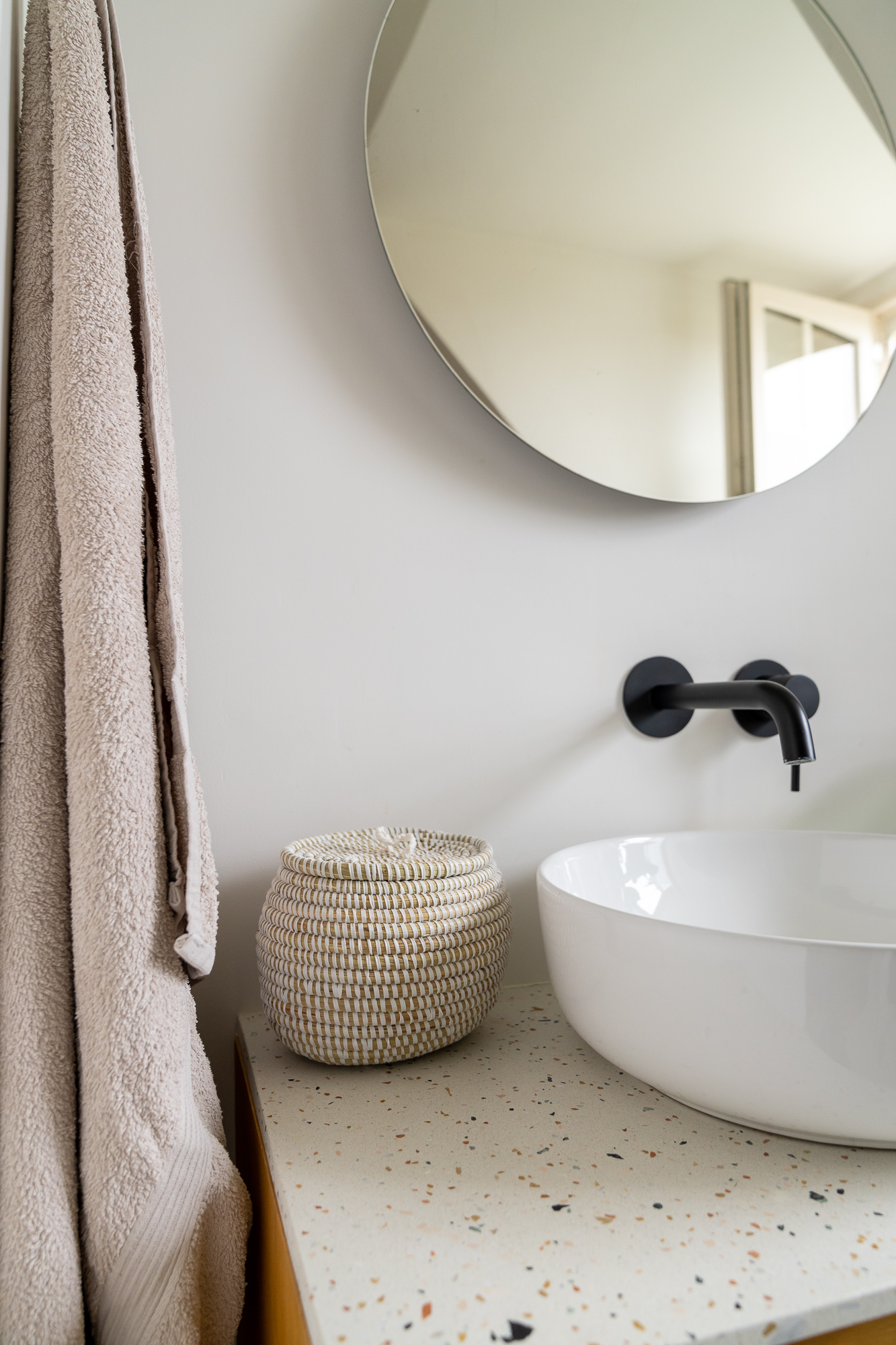 1_23_0 Wit mandje - Afbeelding 1