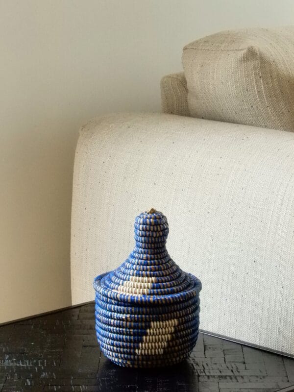 Klein tajine mandje met blauw-wit kleuraccent - Afbeelding 4