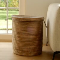 Mand met grijsbruine kleurtint