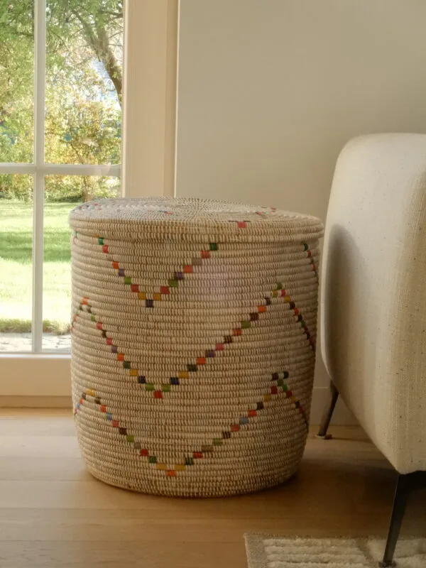 White basket with colored and angular wave pattern - Image 2