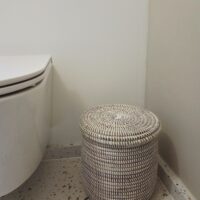 Medium vuilnisbakmandje in het wit