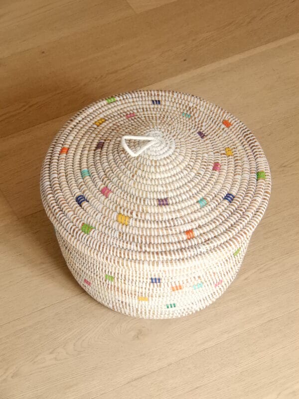 Medium storage basket with beautiful color shades - Image 2