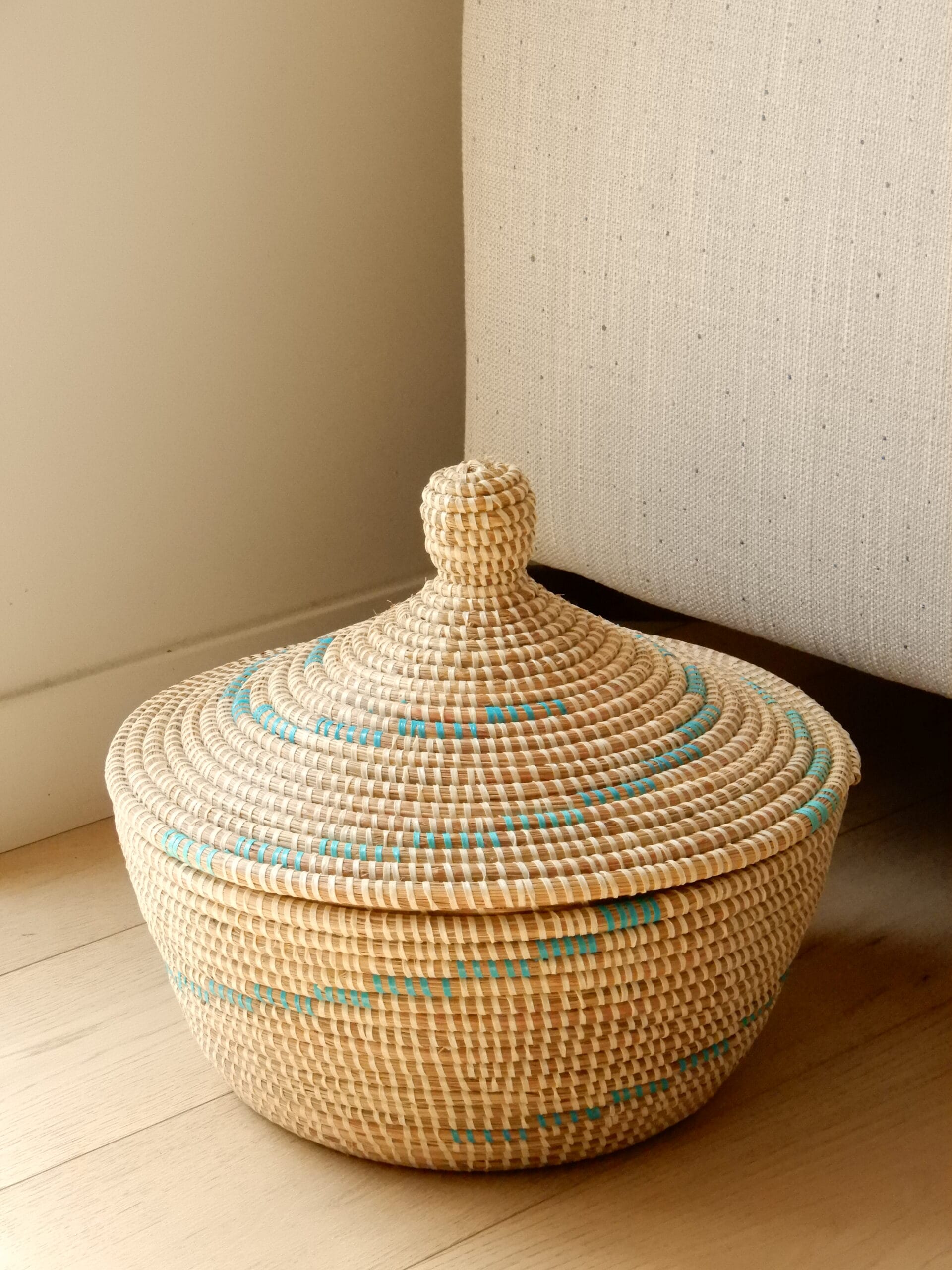 3_17_1 Medium opbergmand met lichtblauwe, spiraalvormige kleurtinten - Afbeelding 1