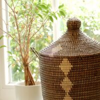 Medium opbergmand met zwart/bruine kleur en ruitvormig patroon