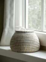 Small white basket - Image 3