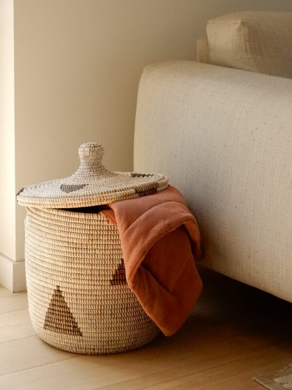 Medium basket with pointed lid - Image 4