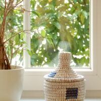 Small white tagine basket with blue color accent
