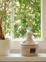 Klein wit tajine mandje met blauw kleuraccent