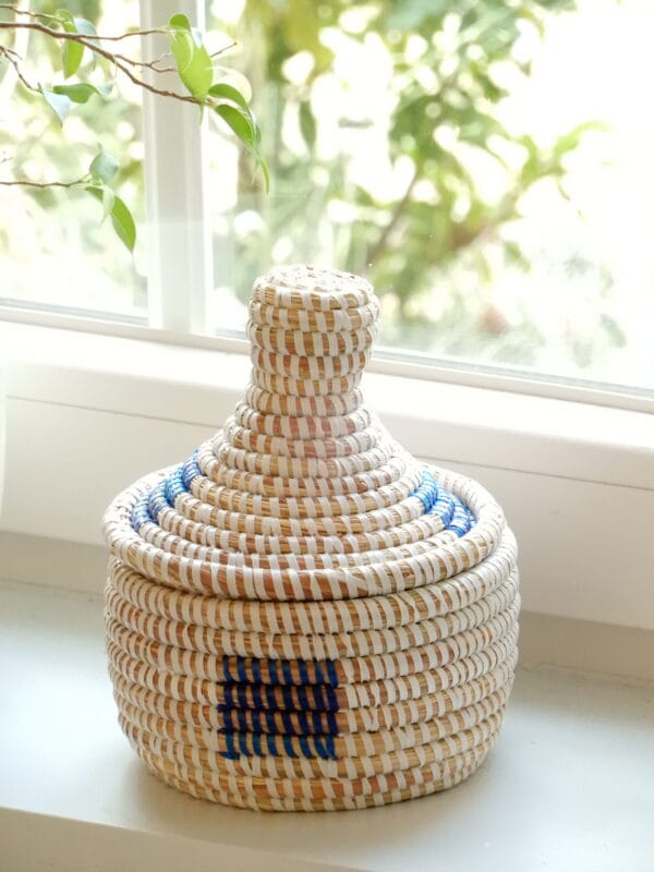 Klein wit tajine mandje met blauw kleuraccent - Afbeelding 2