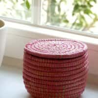 Rond mandje met roze kleur