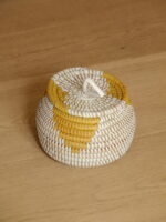 Decoratief geel/wit mandje
