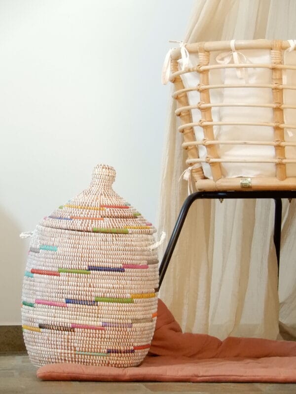 Medium basket with pointed lid and spiral color pattern - Image 3