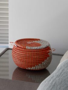 Ovalen mandje in oranje-wit - Afbeelding 2