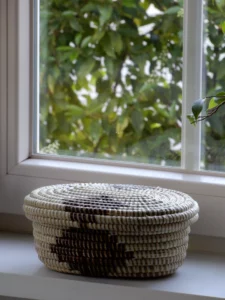 Oval basket in earthy tone - Image 2