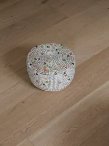 Rond mandje met kleuraccenten - Afbeelding 2