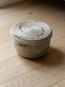 Round basket with spiral pattern