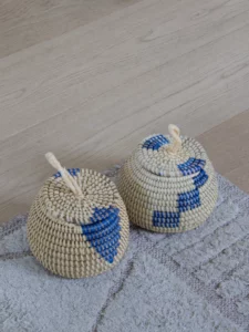 Beige basket set with blue accents