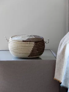 Ovalen mandje in aardse tint