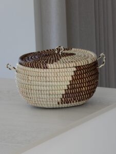 Oval basket in earthy tone - Image 2